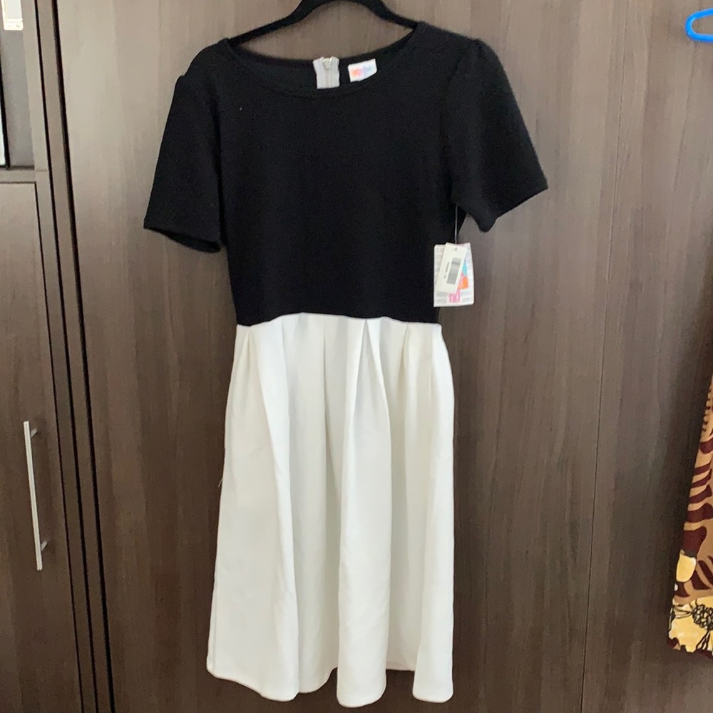 Lularoe Amelia - Picture 1 of 2